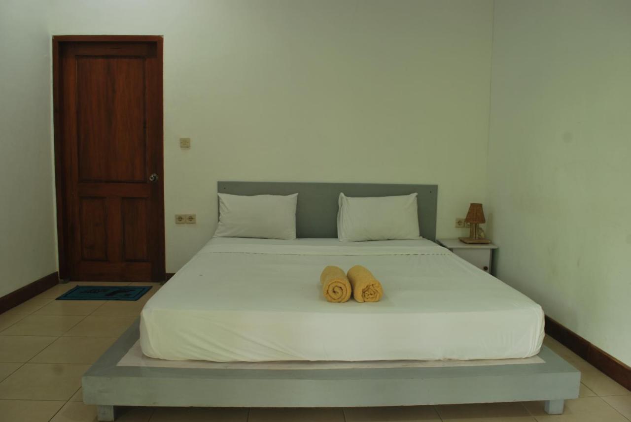 Gili Smile Bungalow Гили Траванган Экстерьер фото