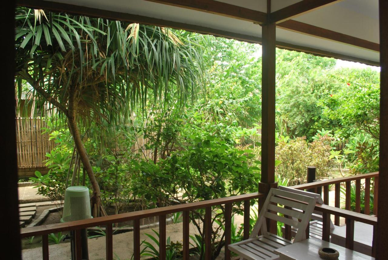 Gili Smile Bungalow Гили Траванган Экстерьер фото