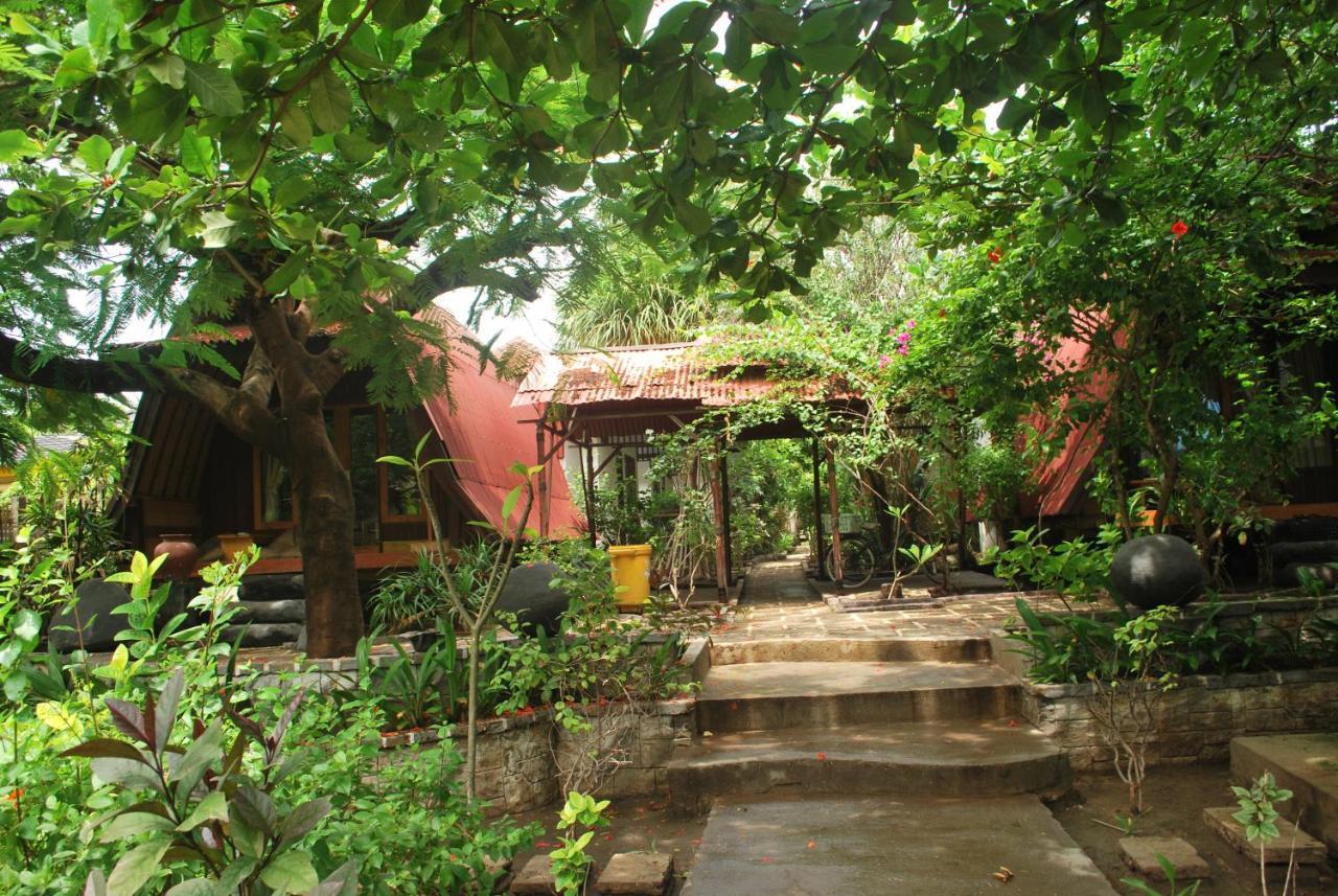 Gili Smile Bungalow Гили Траванган Экстерьер фото